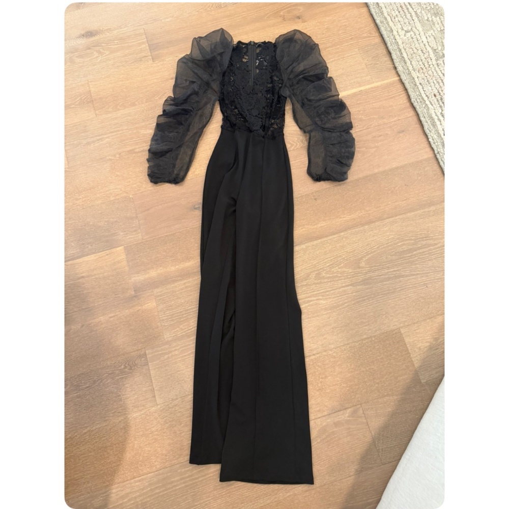 Gorgeous black jumper & accent sleeves